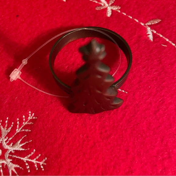 Christmas Tree Napkin Rings, Set of 4 ( more available ) Colonial Tin Works - Picture 4 of 6